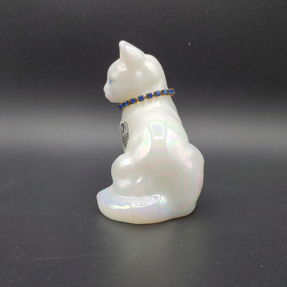 Fenton irredescent cat with blue necklace figurine - Picture 2 of 6
